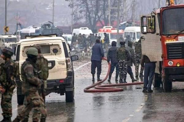 Emergency response services at the Pulwama terror attack site (Pic Via Twitter)