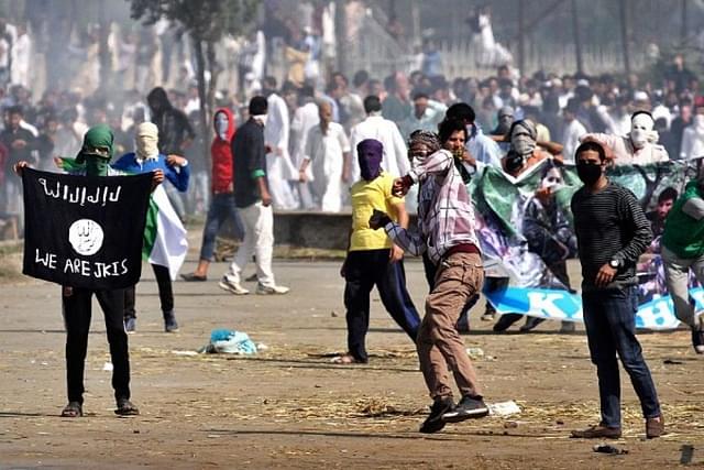 Stone pelters in Jammu and Kashmir. (Abid Bhat/Hindustan Times via GettyImages)