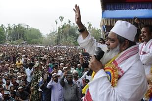 Badruddin Ajmal, patriarch of India’s richest agar oil exporting family and Chief of AIUDF, during an election rally at Gossaigaon Telipara,  in Assam. (Subhendu Ghosh/Hindustan Times via GettyImages) 