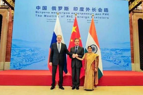 EAM Sushma Swaraj with her Chinese and Russian Counterpart ahead of the trilateral meeting (@MEAIndia/Twitter)