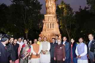  Home Minister Shri Rajnath Singh at the replicas of seven wonders of the world at the inauguration of “Waste to Wonder” Park under SDMC in New Delhi (Pic: twitter)