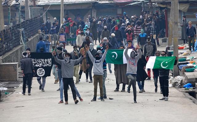 Kashmiri protesters shout slogan as they carry Pakistani’s flag during the protest after Friday Prayers  in Srinagar. (Waseem Andrabi/Hindustan Times via GettyImages)&nbsp;
