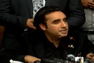 Bilawal Bhutto speaking to reporters (@MediaCellPPP/Twitter)