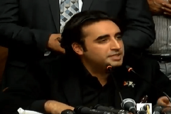 Bilawal Bhutto speaking to reporters (@MediaCellPPP/Twitter)