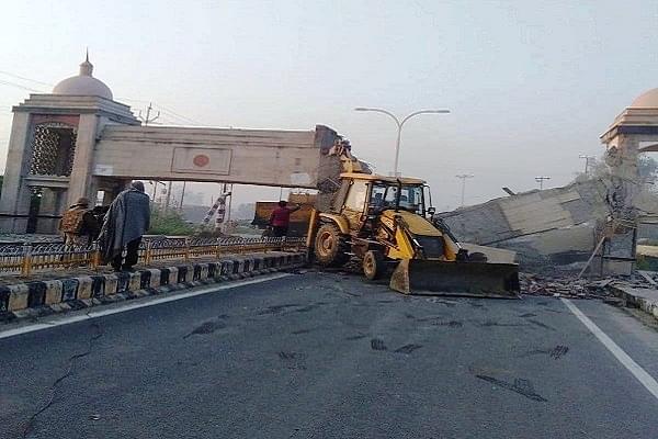 Urdu Gate being demolished in Rampur (@Rajeev_romi/Twitter)