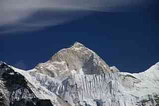 A view of Mount Makalu (Ben Tubby via Wikipedia)
