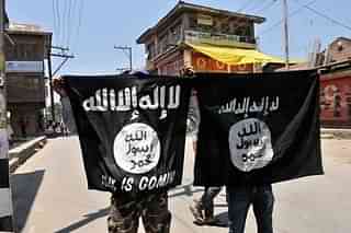 ISIS flags being displayed in Kashmir (Waseem Andrabi/Hindustan Times via GettyImages)