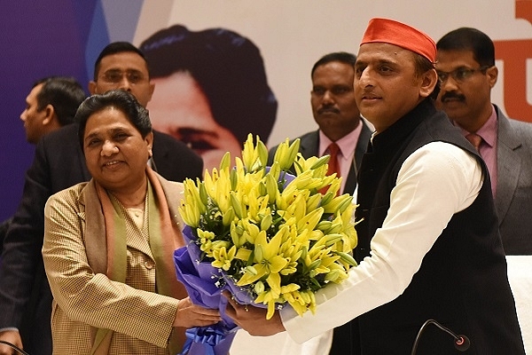 Presidents of the Bahujan Samaj Party and Samajwadi Party, Mayawati (L) and Akhilesh Yadav. (Subhankar Chakraborty/Hindustan Times via Getty Images)