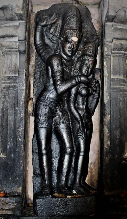 Ganga-Visarjanar, sculpture at Sirkazhi temple.