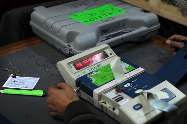 An electronic voting machine. (ROUF BHAT/AFP/GettyImages)