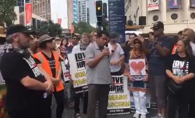 Protesters at the ‘Love Aotearoa Hate Racism’ rally (@KiwiDaveC/Twitter)