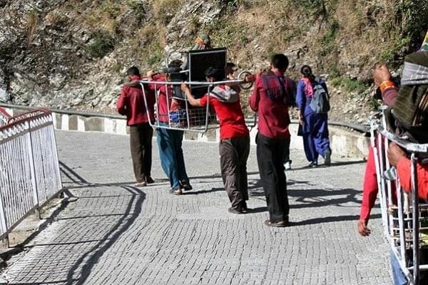 Palanquin service at Vaishno Devi (Shreekant via Facebook)