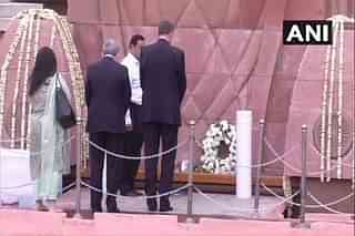 British High Commissioner to India Dominic Asquith laying a wreath at the Jallianwala Bagh Memorial. (@ANI/Twitter)