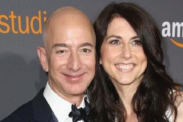 Jeff and Mackenzie Bezos. (Facebook/MacKenzie - Bezos)