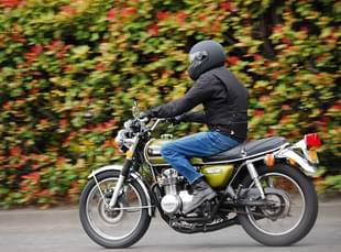 A motorcycle rider wearing a helmet. (Wikimedia Commons)