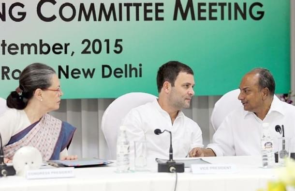 Sonia Gandhi with Rahul Gandhi and A K Antony during a CWC meeting. (RAVEENDRAN/AFP/GettyImages)
