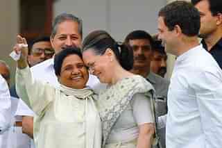 Mayawati with Sonia Gandhi and Rahul Gandhi. (Arijit Sen/Hindustan Times via GettyImages)