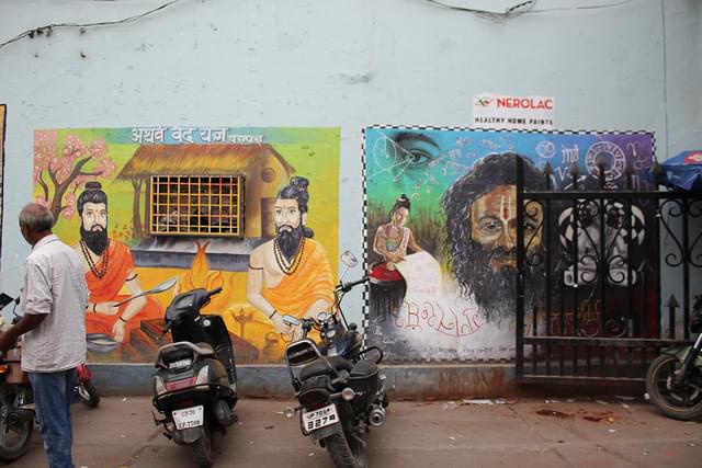 Cultural themes adorn the walls of Prayagraj