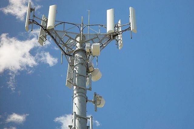 Mobile Telepone Antennas Tower (Leon Brooks/Wikimedia Commons)