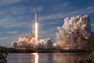 SpaceX Falcon Heavy rocket. (Wikimedia Commons)