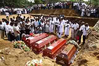 Victims of Sri Lankan bomb blasts being buried. (Twitter/@ShowkatShafi)