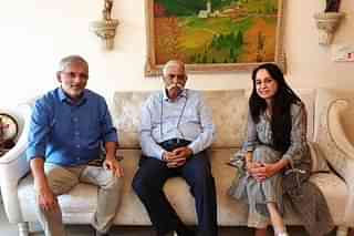 Major General G D Bakshi visited by senior Vistara Executives (@airvistara/Twitter)