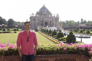 Actor Vivek Oberoi is in the line of fire for sharing a meme on Aishwarya Rai. 