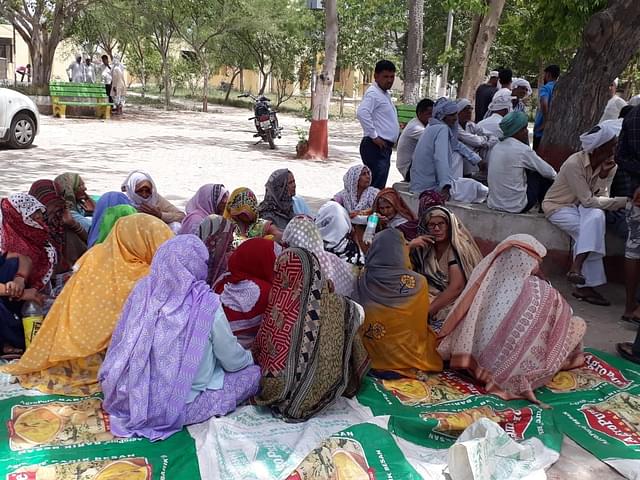 Villagers of Khurshidpura protest outside Jarcha police station on 28 April&nbsp;