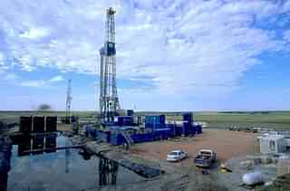Oil drilling rig. (Public Domain Files/US Bureau of Land Management)