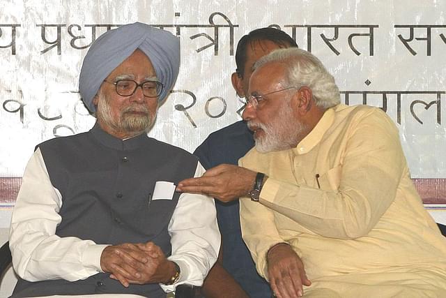 Manmohan Singh (L) and Narendra Modi (SAM PANTHAKY/AFP/Getty Images))&nbsp;