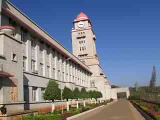 Clock tower at Karnataka University Dharwad (Pexels/Vijayanarasimha)