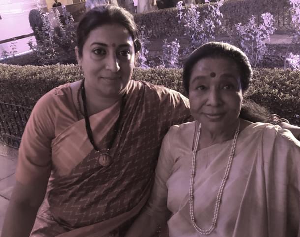 Smriti Irani and Asha Bhosle during the swearing-in ceremony of Modi’s new cabinet. (Image:- @ashabhosle/Twitter) 