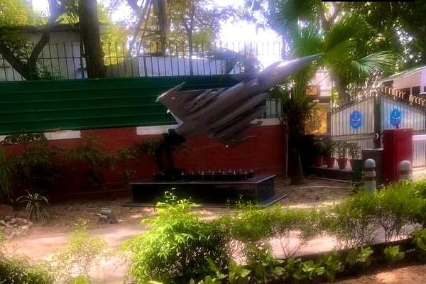 Rafale replica installed outside the Congress headquarters (@AdityaRajKaul/Twitter)