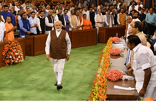 Shri Narendra Modi walking down Central Hall to address elected members after the massive 2019 electoral victory (@Twitter)