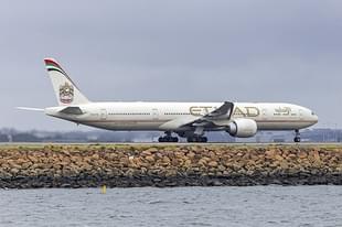 Etihad Airways (A6-ETO) Boeing 777-3FX (ER) departing Sydney Airport. (Wikimedia Commons)