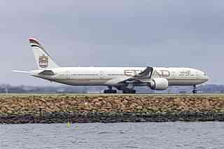  Etihad Airways (A6-ETO) Boeing 777-3FX (ER) departing Sydney Airport. (Wikimedia Commons)