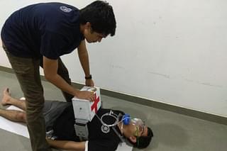 If the portable CPR is commercialised, it would not cost over Rs 10,000, compared to regular CPRs in hospitals, which are priced over four lakhs. (image via the Better India)