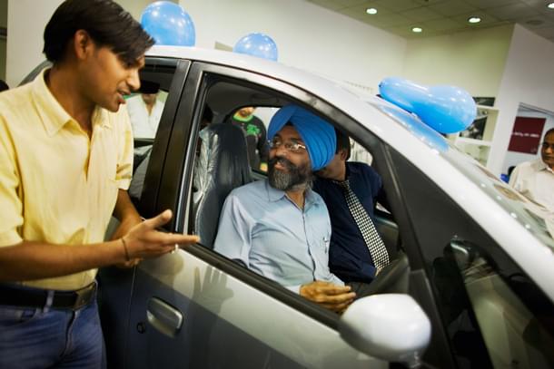 A car showroom in India. (Daniel Berehulak via GettyImages) 