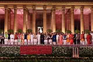 President Kovind, PM Modi with Council of Ministers after Oath-taking ceremony (@narendramodi/Twitter)