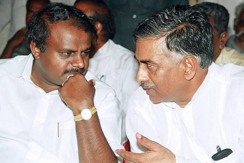 JDS leader Basavaraj Horatti with Karnataka CM Kumaraswamy. (Image via Basavaraj Horatti/Facebook)