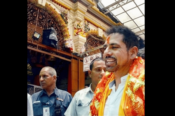Robert vadra at Mumba Devi Temple 