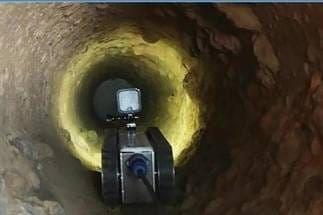 The electrically-powered Endobot looks similar to a small tank. It runs on four wheels within the pipe and is connected by using a conveyor belt. (Image via TECH - WORLD/Facebook)