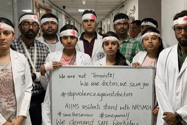 AIIMS doctors showing solidarity with their Bengal counterparts (@ANI/Twitter)