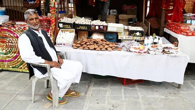 A Muslim man selling pooja items at the temple (Source: MAhmed_JK/Twitter)