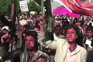Houthis during a protest in Yemen (Pic by Henry Ridgwell via Wikipedia)