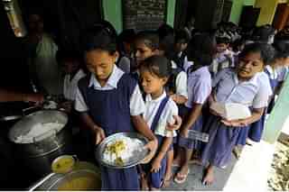 Students waiting in queue for their meal. Source: Akshayapatra.org