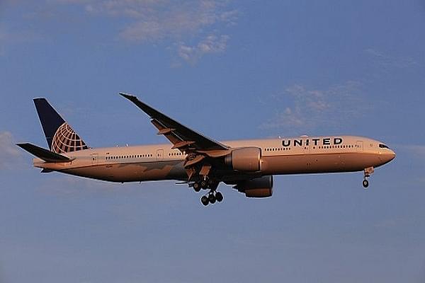 A United Airlines plane (ltdccba/Wikimedia Commons)
