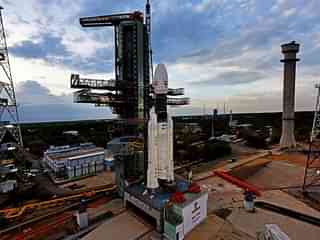 The Chandrayaan 2 atop the GSLV-MKIII launch vehicle. (pic via Twitter)