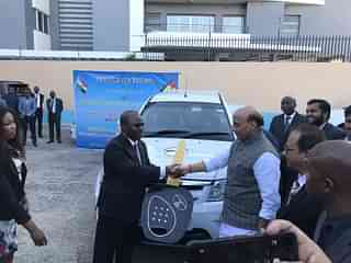 Defence Minister Rajnath Singh gifting the SUVs to Mozambique’s Minister of Interior (@DefenceMinIndia/Twitter)