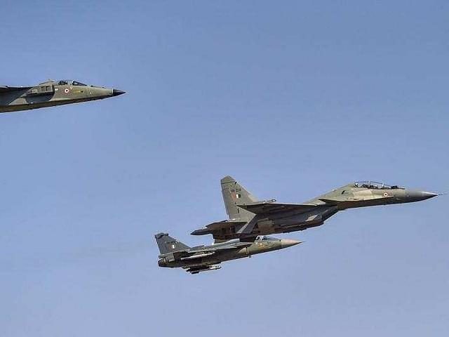 Indian Air Force’s Sukhoi aircraft, flanked by a Jaguar and an LCA Tejas. (pic via Twitter)